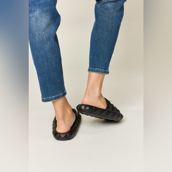 WILD DIVA Pyramid Stud Toe Band Footbed Sandals - Picture 2 of 5